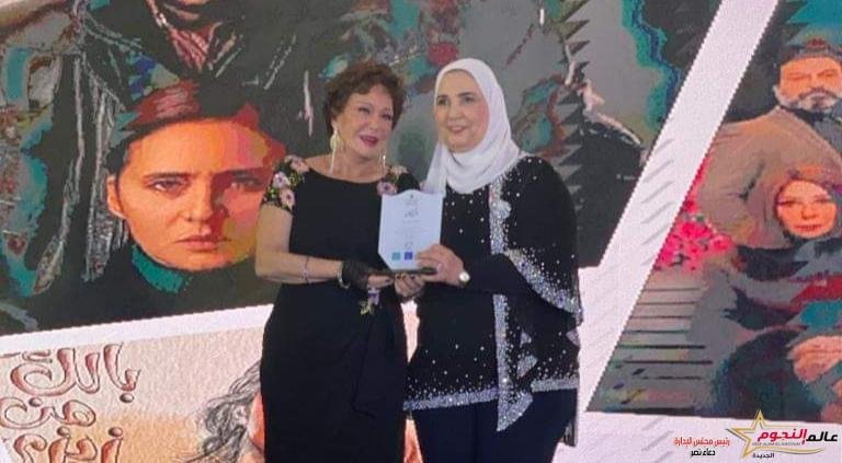 عقب تكريمها... النجمة لبلبة تعبر عن سعادتها وتؤكد الفن رسالة