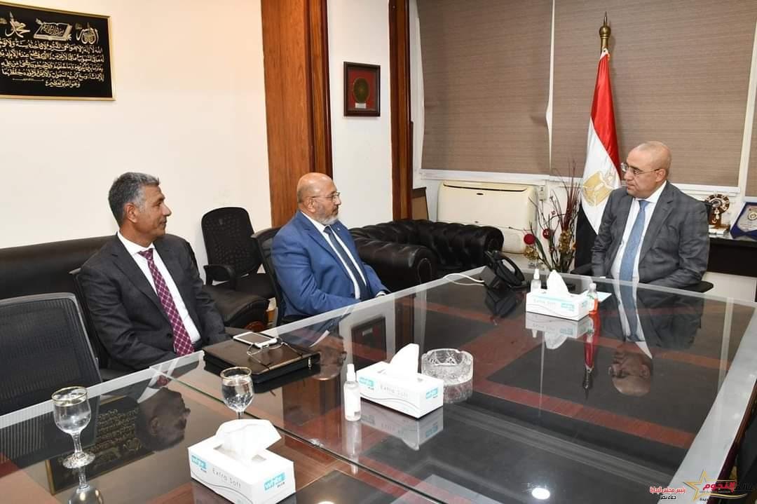 الجزار يستعرض المسودة النهائية لمشروع إعداد المواصفات الفنية وكراسة الشروط العامة لمشروعات المياه والصرف