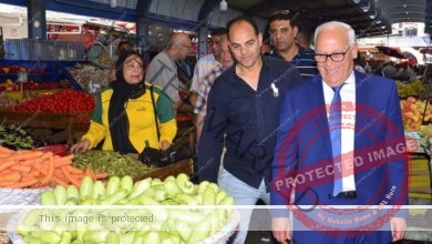 محافظ بورسعيد يتابع سير العمل بسوق العصر بحي العرب