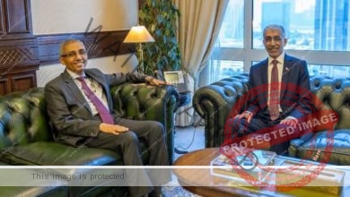 سفير مصر في المنامة يلتقي وزير الأشغال البحريني