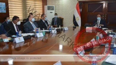 شعراوي يتابع مع أعضاء لجنة أسترداد أراضي الدولة موقف التقنين بحضور بعض المحافظين