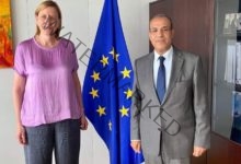 السفير المصري لدى الأتحاد الأوروبي يبحث متابعة نتائج زيارة رئيسة المفوضية الأوروبية إلى مصر 