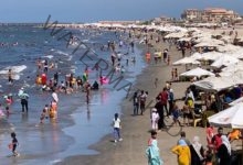 شاطئ بورسعيد يشهد إقبالًا كبيرًا في العطلة الأسبوعية