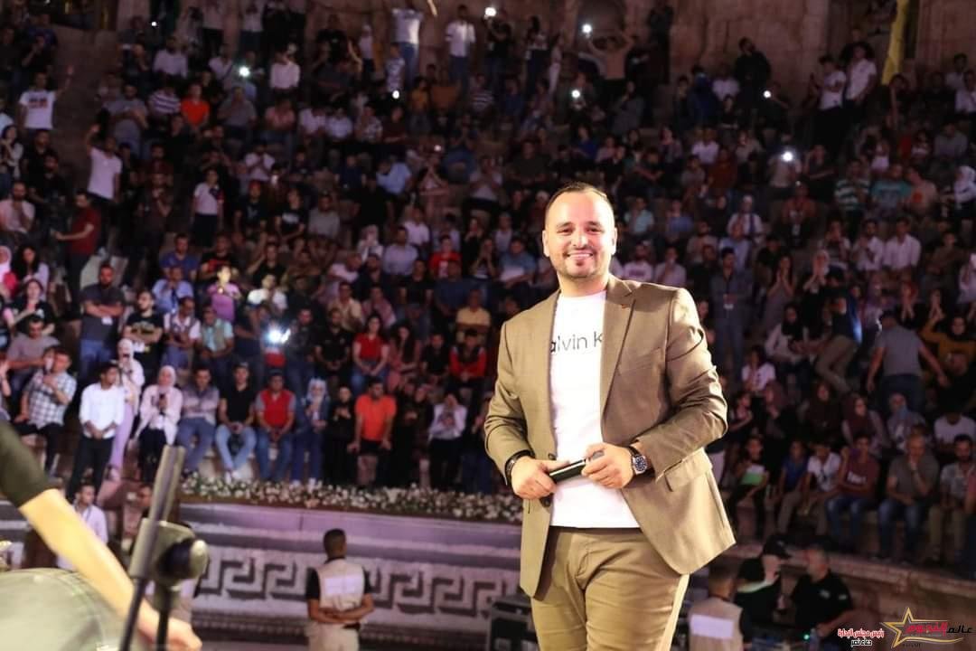 جمهور "مهرجان جرش" يتوج الفنان عيسى السقار سفيراً للأغنية الأردنية