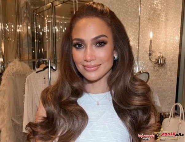 إطلالة جينيفر لوبيز الجمالية تسرق الأضواء في يوم زفافها من بن أفليك 1 إطلالة جينيفر لوبيز الجمالية تسرق الأضواء في يوم زفافها من بن أفليك