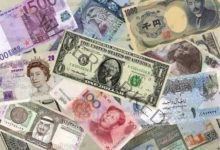 تراجع اليورو أمام الدولار والعملات الأجنبية