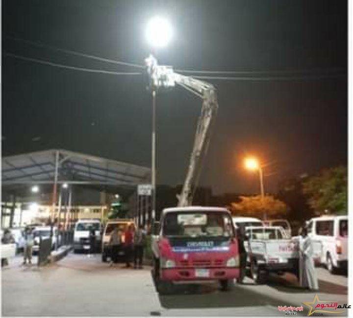 تركيب ٦٠ كشاف و صيانة الإنارة العامة بالموقف العمومي بالإسماعيلية