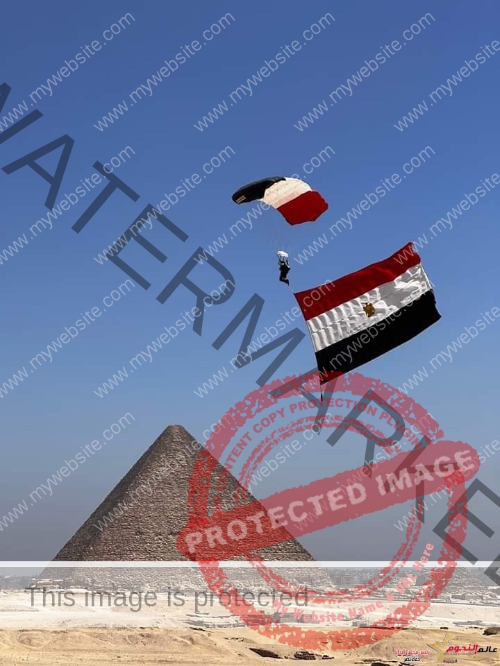 العناني يشهد العرض الجوي Pyramids Air Show 2022 بمنطقة أهرامات الجيزة