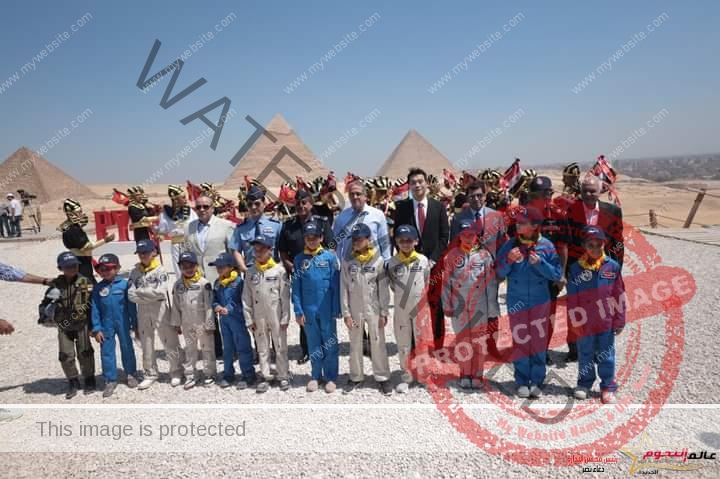 العناني يشهد العرض الجوي Pyramids Air Show 2022 بمنطقة أهرامات الجيزة