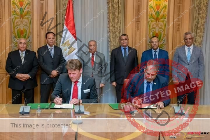 مرسي يشهد توقيع بروتوكول تعاون مع إحدى الشركات الألمانية في مجال إنتاج وتسويق مادة الإيبوكسي