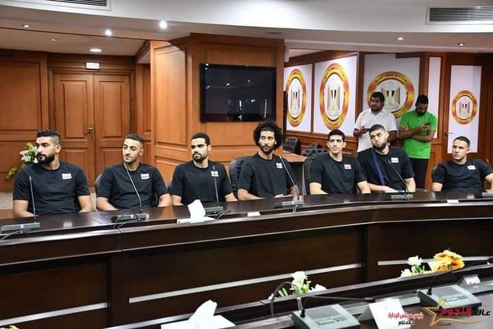 وزير الرياضة يلتقى لاعبى منتخب الطائرة قبل سفرهم إلى سلوفينيا للمشاركة فى بطولة العالم