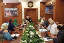 محافظ بورسعيد يتابع سير العمل بالإدارت المالية بالديوان العام للمحافظة
