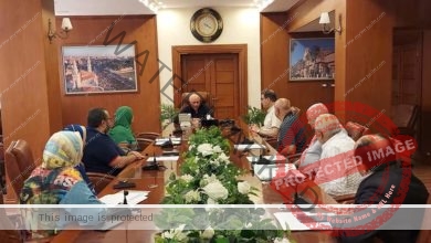 محافظ بورسعيد يتابع سير العمل بالإدارت المالية بالديوان العام للمحافظة