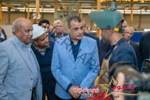 "وزير الدولة للإنتاج الحربي" يتفقد "حلوان للآلات والمعدات" ويؤكد أن مصنع "999 الحربي" وُلد عملاقًا
