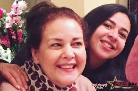 «في قلبي وأحلامي كل يوم» رسالة إيمي سمير غانم في الذكرى الأولى لرحيل والدتها 1 «في قلبي وأحلامي كل يوم» رسالة إيمي سمير غانم في الذكرى الأولى لرحيل والدتها