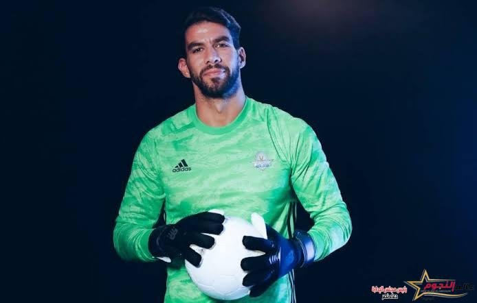 بيراميدز ينفي رحيل شريف إكرامي عن الفريق ويؤكد بأنه احد اعمده الفريق 