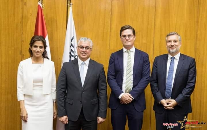 تعاون مشترك مع الشركاء حول مشروعات الطاقة النظيفة 