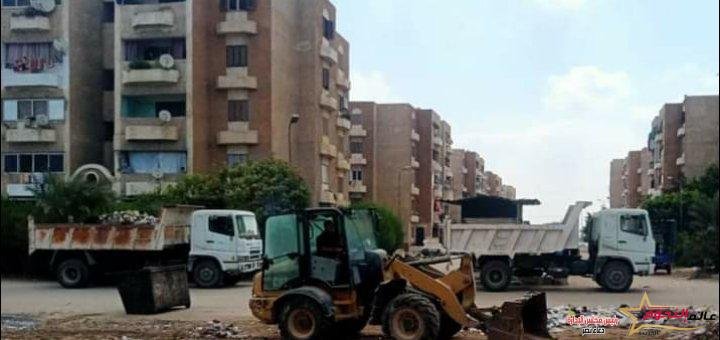 مواصلة أعمال النظافة و رفع المخلفات بمركز و مدينة القنطرة شرق 