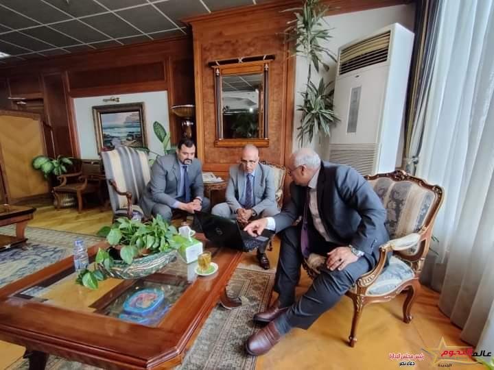 الدكتور سويلم واللواء الزملوط يبحثان موقف المشروعات المائية بنطاق الوادى الجديد