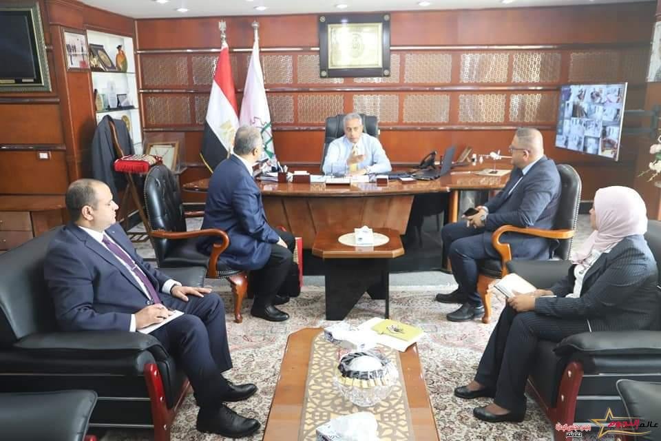 شحاته في لقائه مع مدير بنك الرافدين العراقي :تسهيل اجراءات الحصول على مستحقات "المعاشات التقاعدية" لمصريين