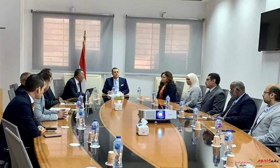 وزير السياحة يعقد اجتماعا مع الرئيس التنفيذي لهيئة المتحف القومي للحضارة المصرية وقياداته