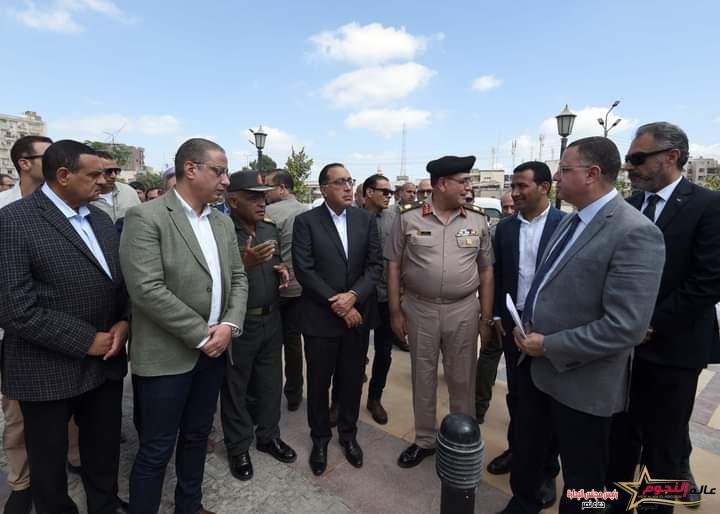 رئيس الوزراء يتفقد مُجمعيْ الصناعات الصغيرة والمتوسطة بمدينة الفيوم الجديدة