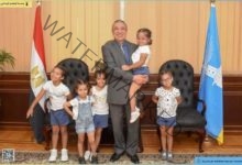 محافظ الإسكندرية يستقبل بمكتبه الأطفال الستة المعروفين إعلاميا بإطفال حريق شقة العجمي