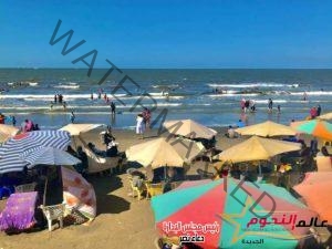 شاطىء بورسعيد يستقبل الٱلأف من الزائرين للاستمتاع بالأجواء الصيفية للمحافظة
