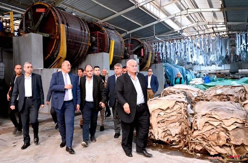 وزير التجارة يتفقد عدد من المدابغ ووحدات انتاج الغراء ومنطقة الـ 100 مصنع للمنتجات تامة الصنع