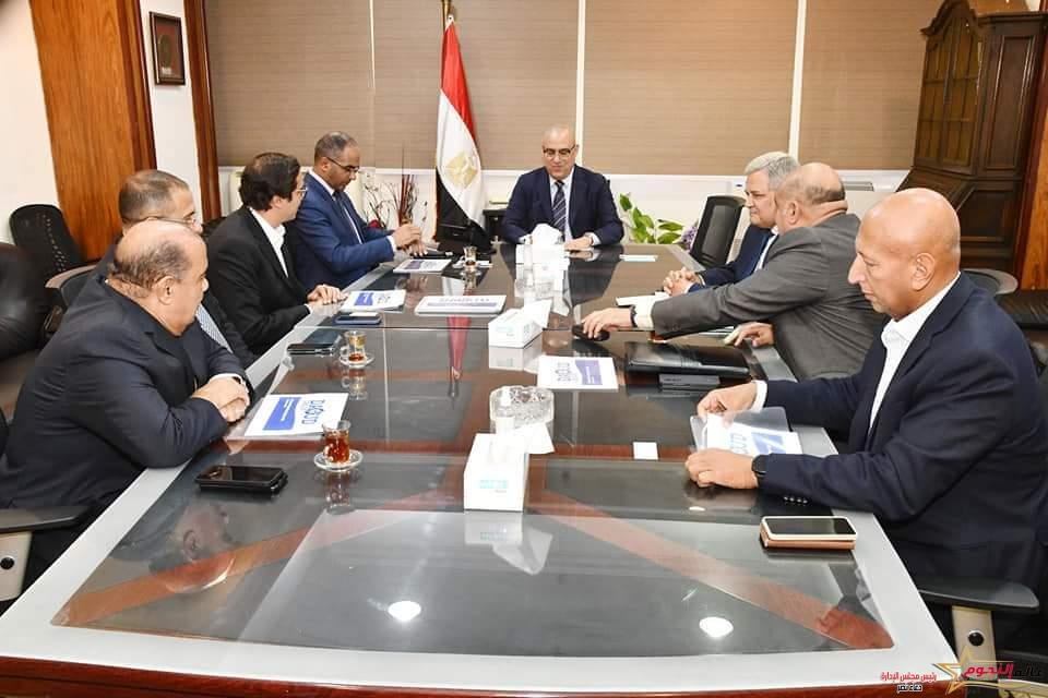 الجزار يلتقي ممثلى إحدى الشركات المصرية لمناقشة توفير الطلمبات اللازمة لمشروعات مياه الشرب والصرف الصحى