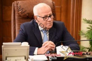 محافظ بورسعيد يناقش استعدادات المحافظة لانطلاق حملة "طرق الأبواب" للتطعيم ضد كورونا