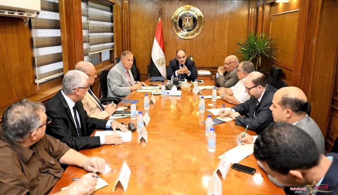 وزير التجارة يلتقي بعدد من أعضاء مجلس إدارة الاتحاد المصري لجمعيات المستثمرين