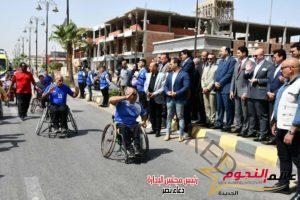 وزير الشباب ومحافظ بني سويف يطلقان شارة البدء لماراثون الدراجات في مستهل زيارته للمحافظة