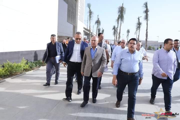 الوزير يتفقد محطة عدلي منصور المركزية التبادليه العملاقة ويستقل أحد قطارات LRT حتى محطة الفنون والثقافة