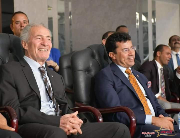 وزير الشباب والرياضة ورئيس الإتحاد الدولي لليد يشهدان ختام بطولة العالم للكراسي المتحركة لكرة اليد