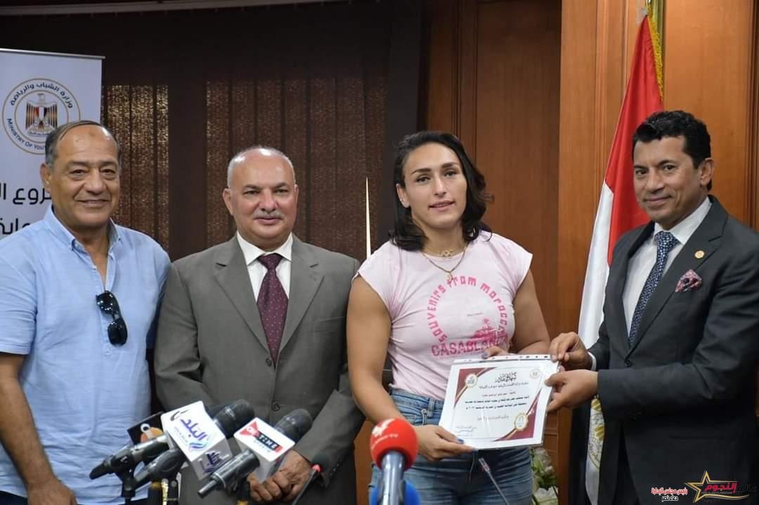 وزير الرياضة يُكرم سمر حمزه ويحيي قنديل ومحمد طارق الرشيدي