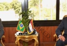 وزير الطيران يبحث مع السفير البرازيلي بمصر تعزيز التعاون في مجال النقل الجوي