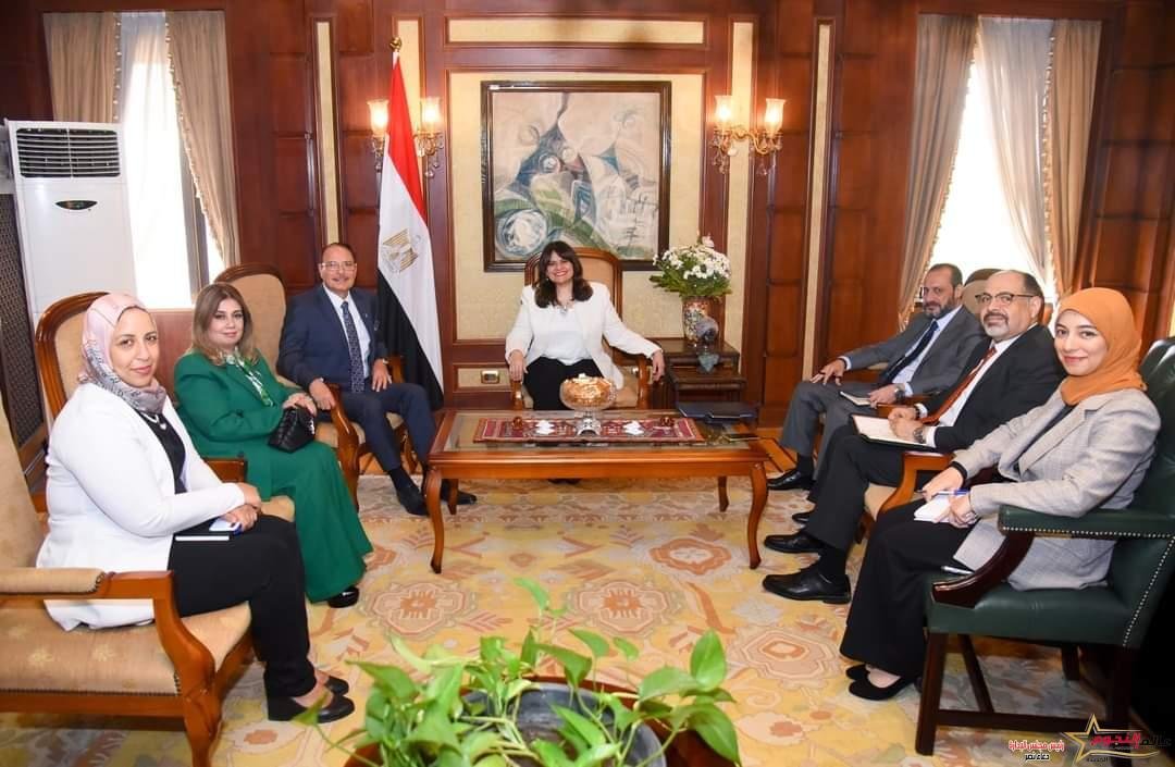 وزيرة الهجرة تلتقي أحد أبرز رموز الجالية المصرية بالسعودية لبحث أفكار مشروعاته الاستثمارية في مصر