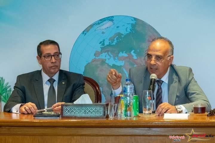 الدكتور سويلم يلتقى العاملين بالهيئة المصرية العامة للمساحة