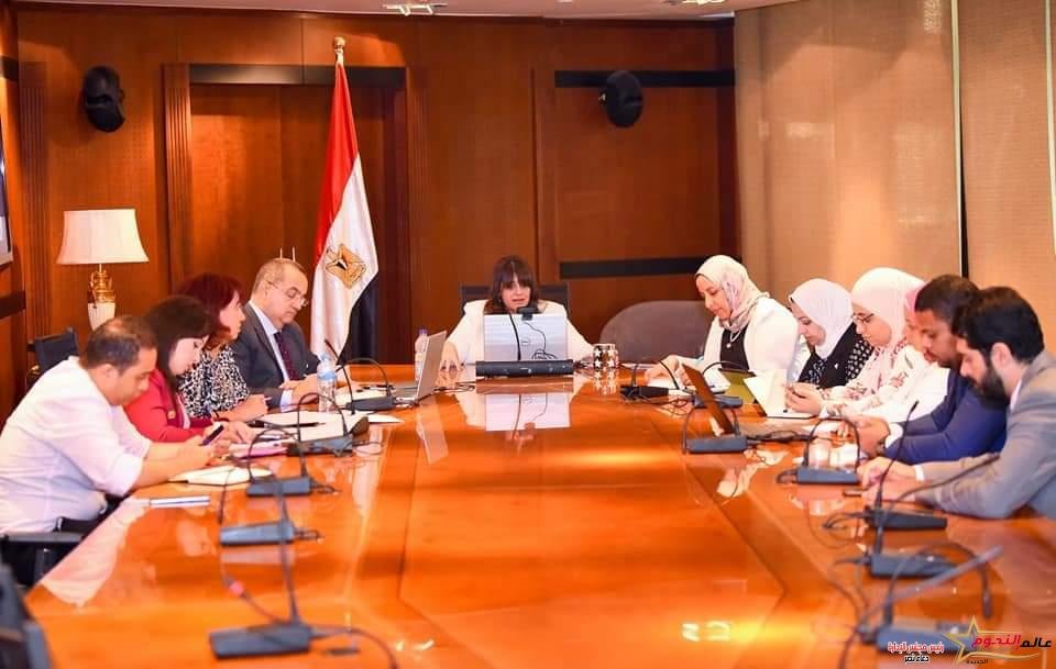 وزيرة الهجرة تلتقي أبناء الجالية المصرية بالكويت في إطار استدامة التواصل مع المصريين بالخارج
