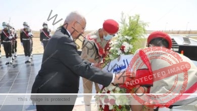 محافظ السويس وقائد الجيش الثالث الميداني ومدير الأمن يضعون أكاليل الزهور على النصب التذكري للجندي المجهول 