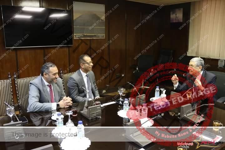 شاكر يستقبل المسؤول التنفيذى بشركة فودافون مصر والوفد المرافق له