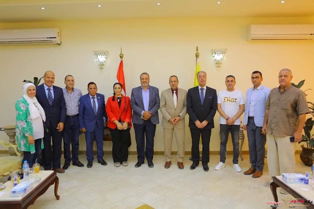 رئيس الوزراء يستعرض تقريرًا حول فعاليات القافلة الموسعة للجنة الطبية العليا بمحافظة شمال سيناء