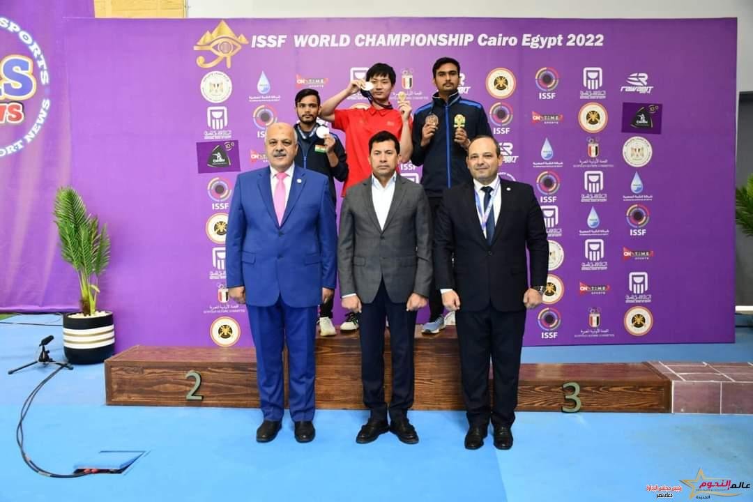 وزير الشباب والرياضة يشهد منافسات بطولة العالم للرماية بمدينة مصر الدولية للألعاب الأولمبية