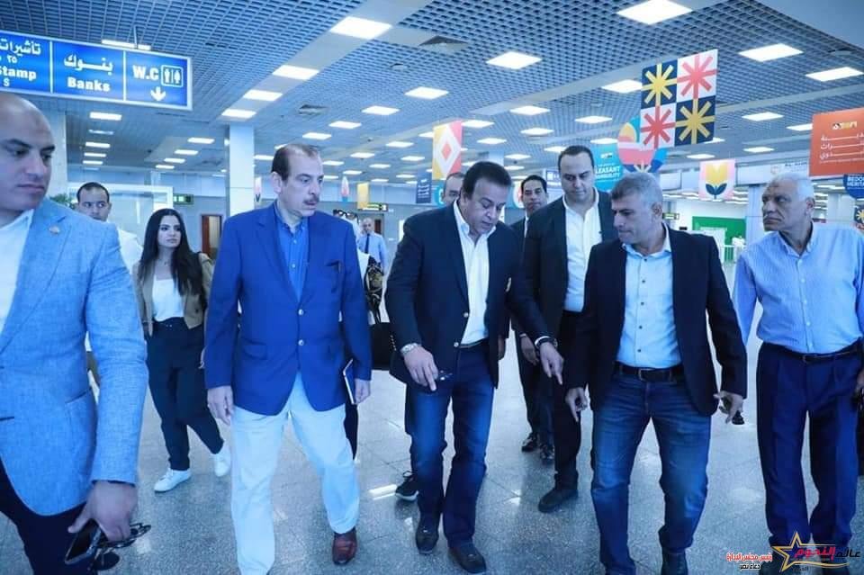 وزير الصحة يتفقد الحجر الصحي بمطار شرم الشيخ الدولي ويوجه بزيادة عدد البوابات الحرارية