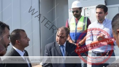 حنفي يحضر المؤتمر الصحفي خلال زيارة رسمية لأول محطة طاقة شمسية بالجونة