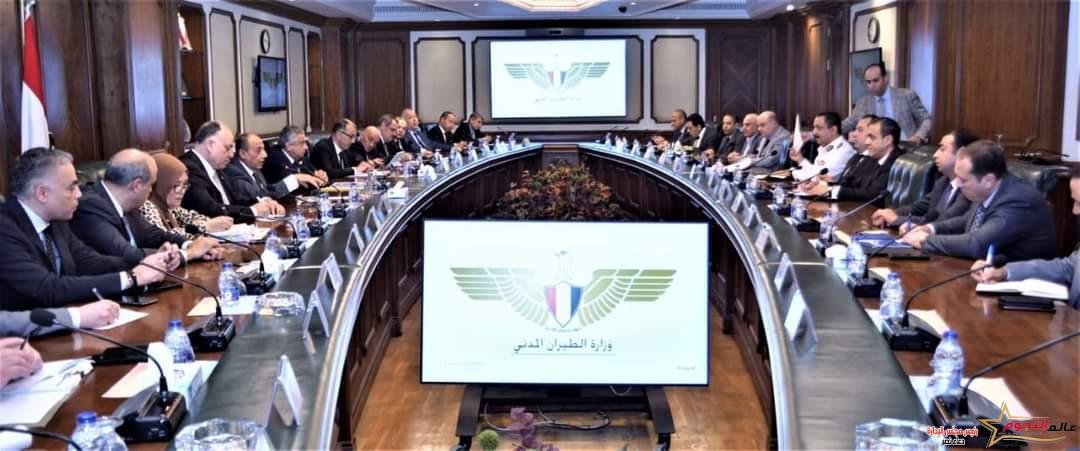 وزير الطيران يوجه بتقديم كافة التيسيرات وجودة الخدمات للمسافرين مع الالتزام بتطبيق المعايير الدولية