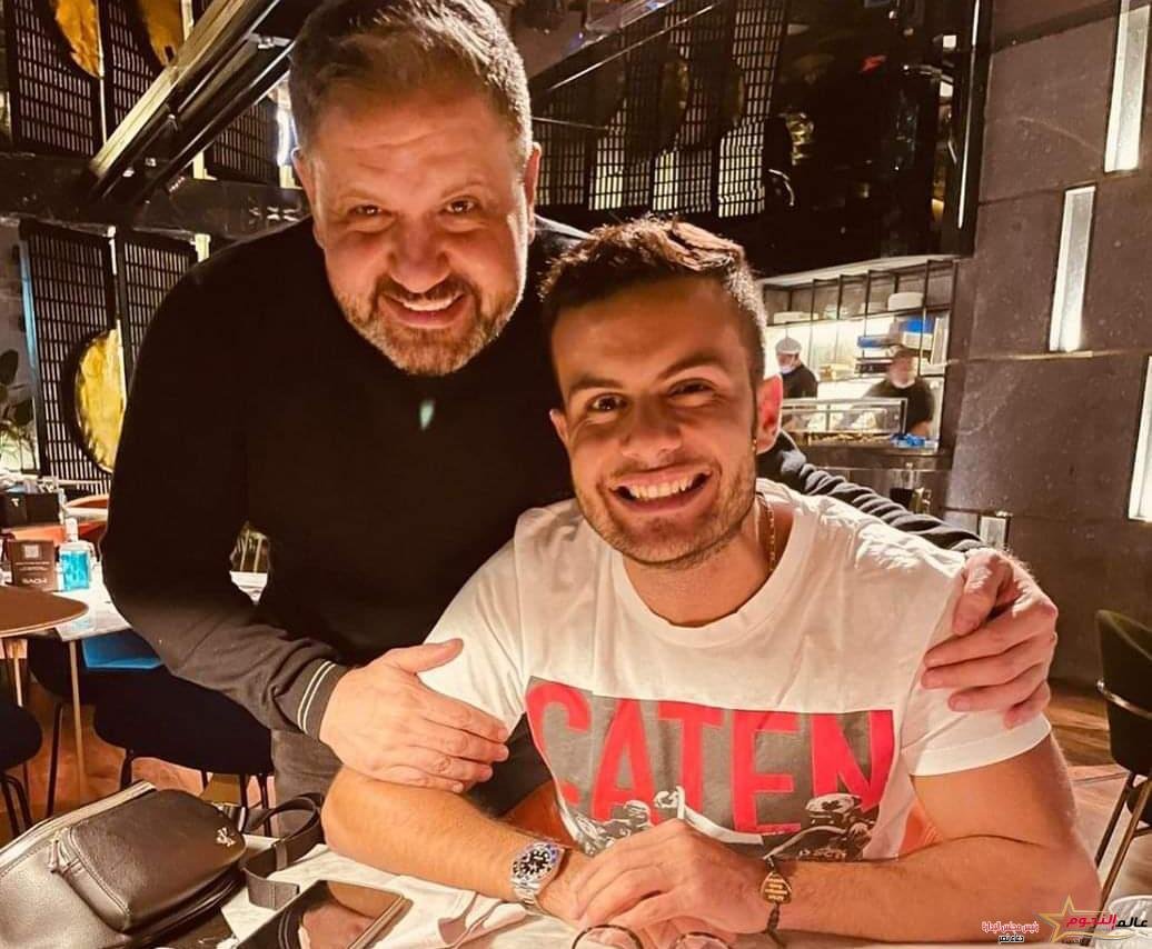 بهذه الصورة "إدوارد" يحتفل بعيد ميلاد ابنه