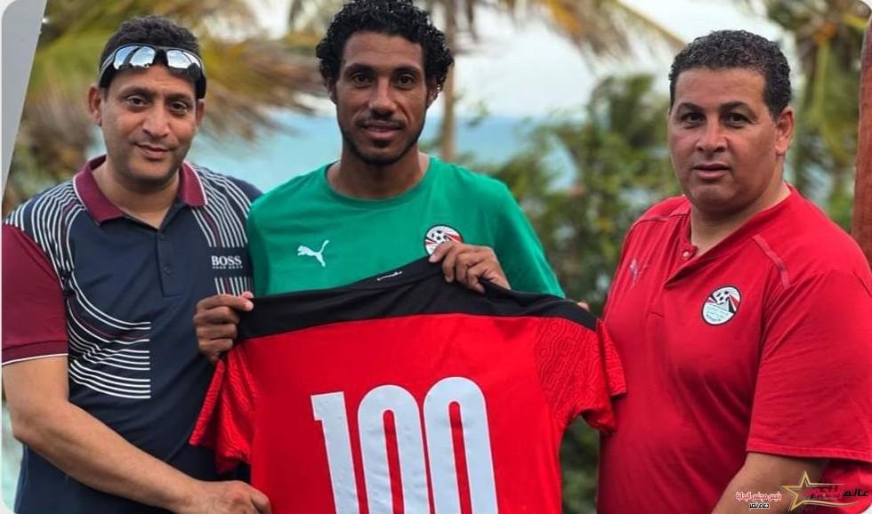 بعثة الشاطئية تحتفل بوصول مصطفى شيكا إلى 100مباراة دولية