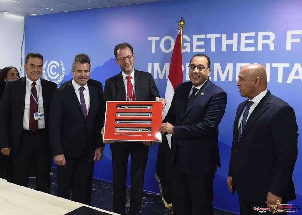 رئيس الوزراء يشهد توقيع عقد بالأحرف الأولي لإدارة وتشغيل الخط الأول من شبكة القطار الكهربائي السريع "